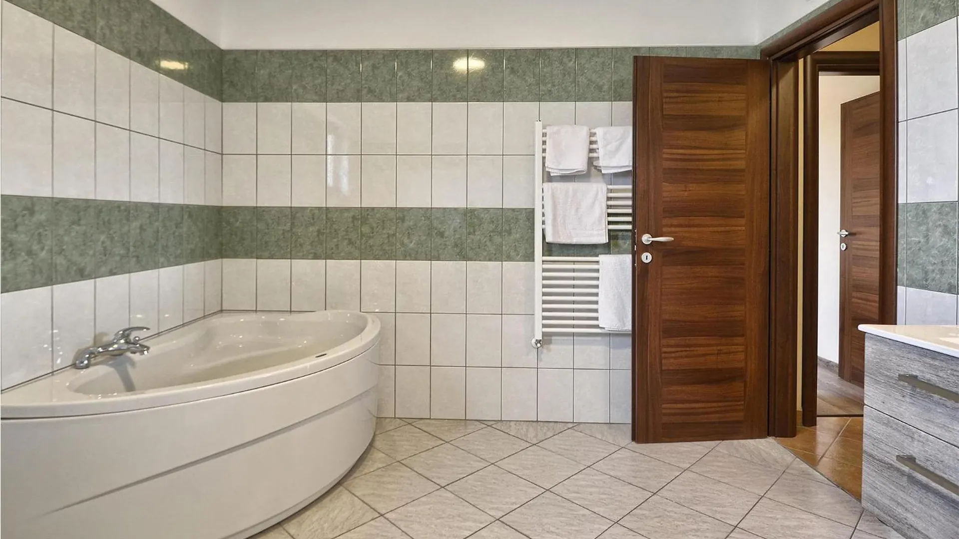 5 Bedroom Nice Home In Galizana 0*,  Croatia