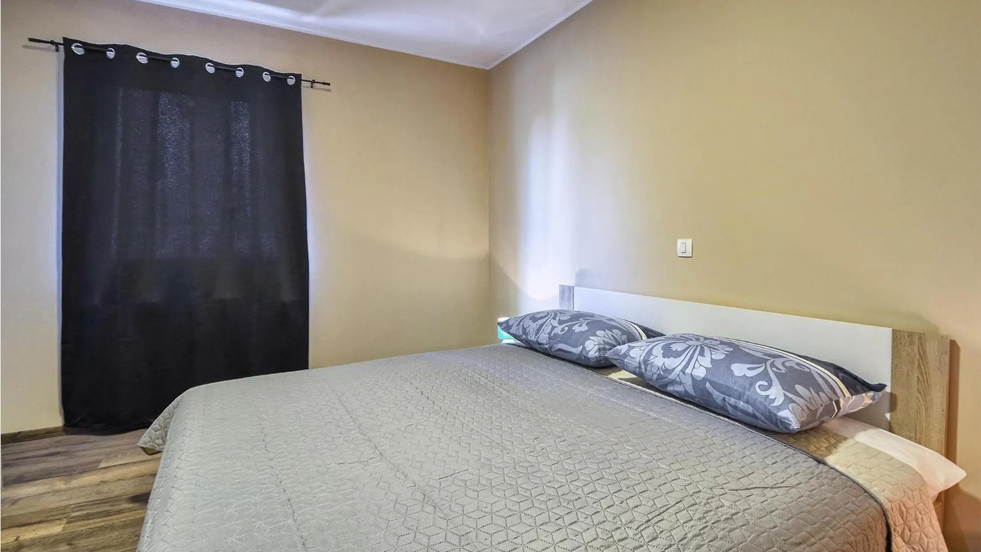5 Bedroom Nice Home In Galizana Croatia
