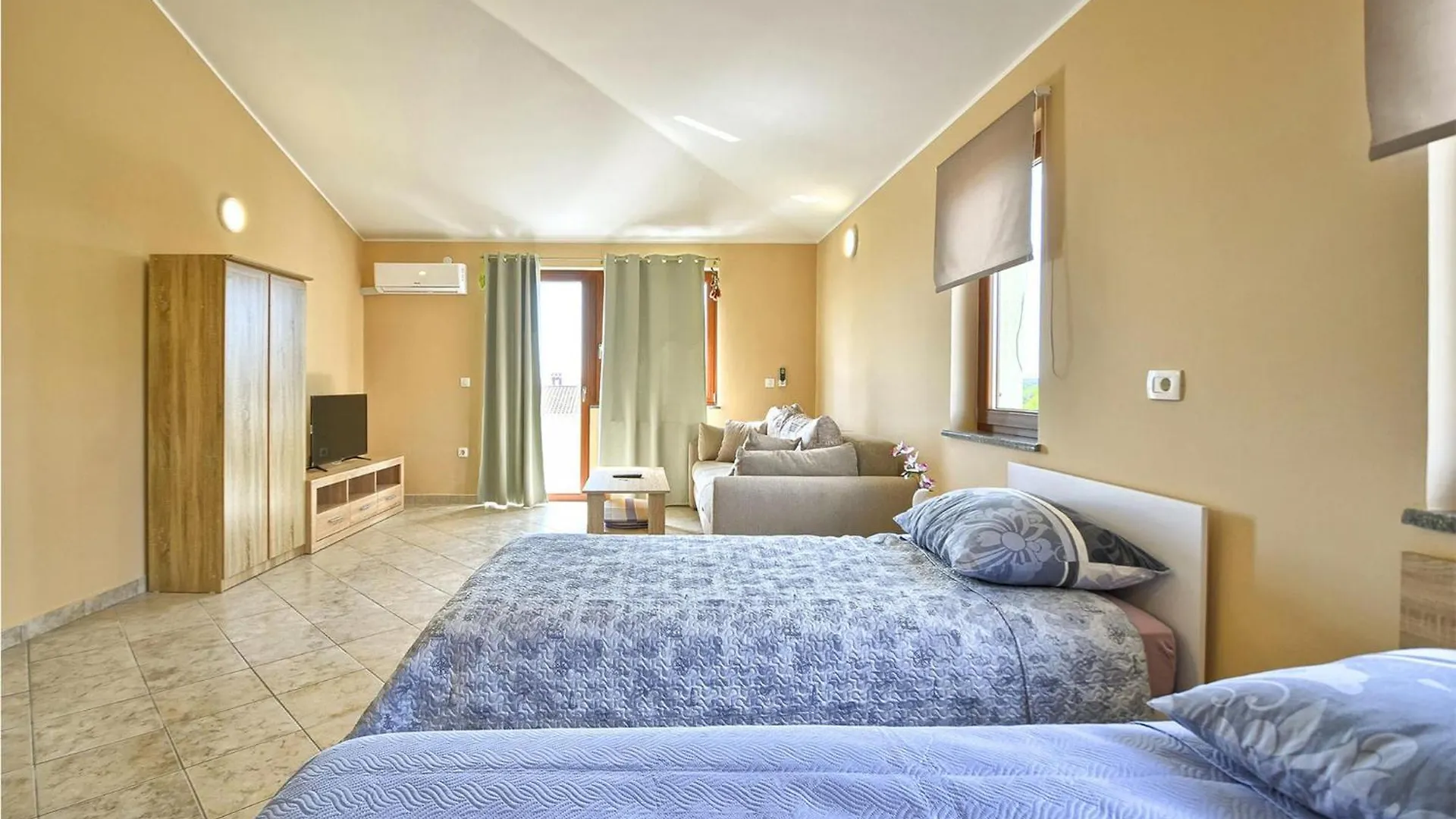 5 Bedroom Nice Home In Galizana
