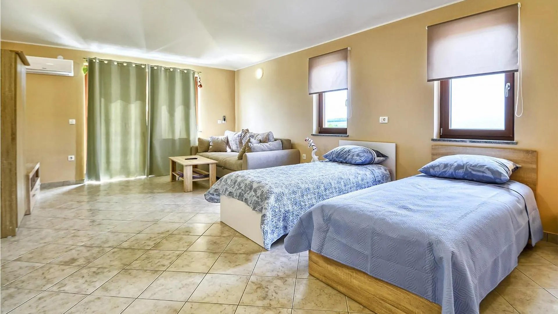 Holiday home 5 Bedroom Nice Home In Galizana
