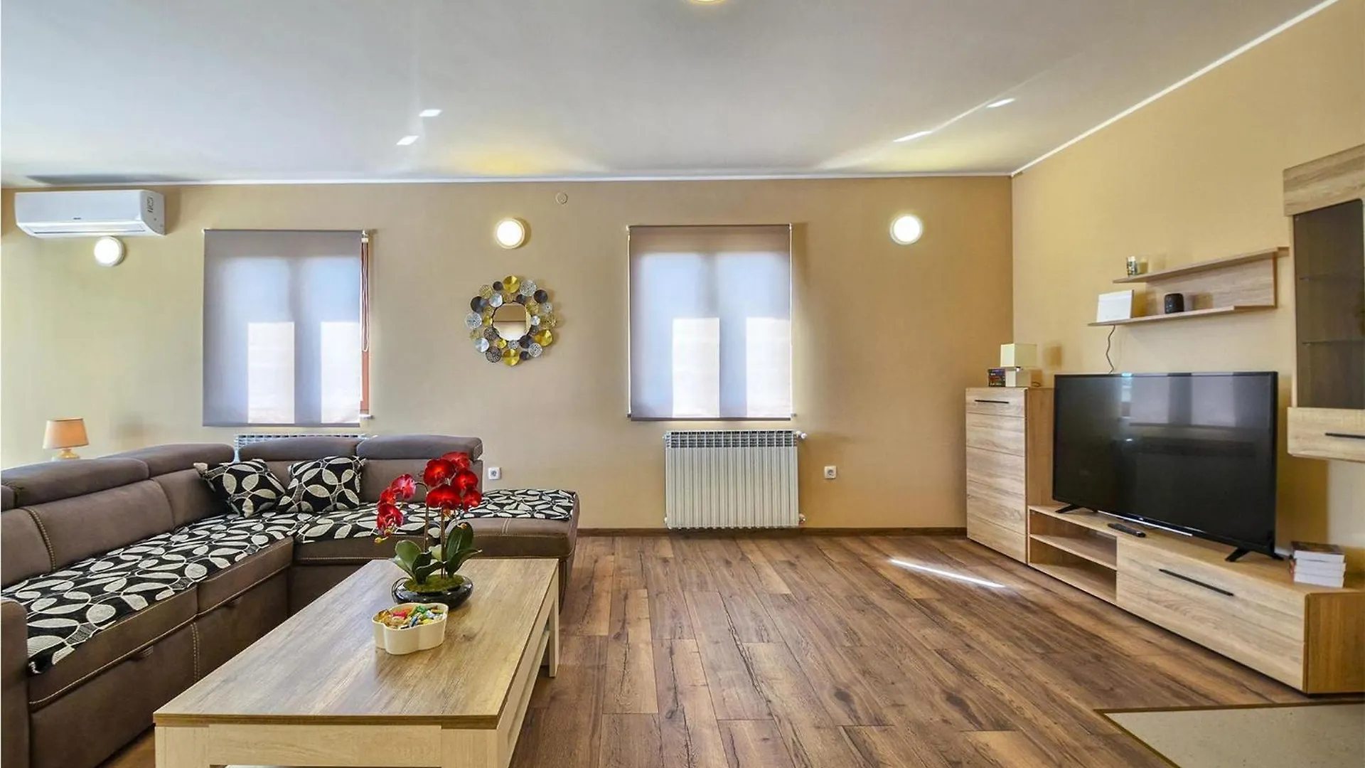 5 Bedroom Nice Home In Galizana 0*,