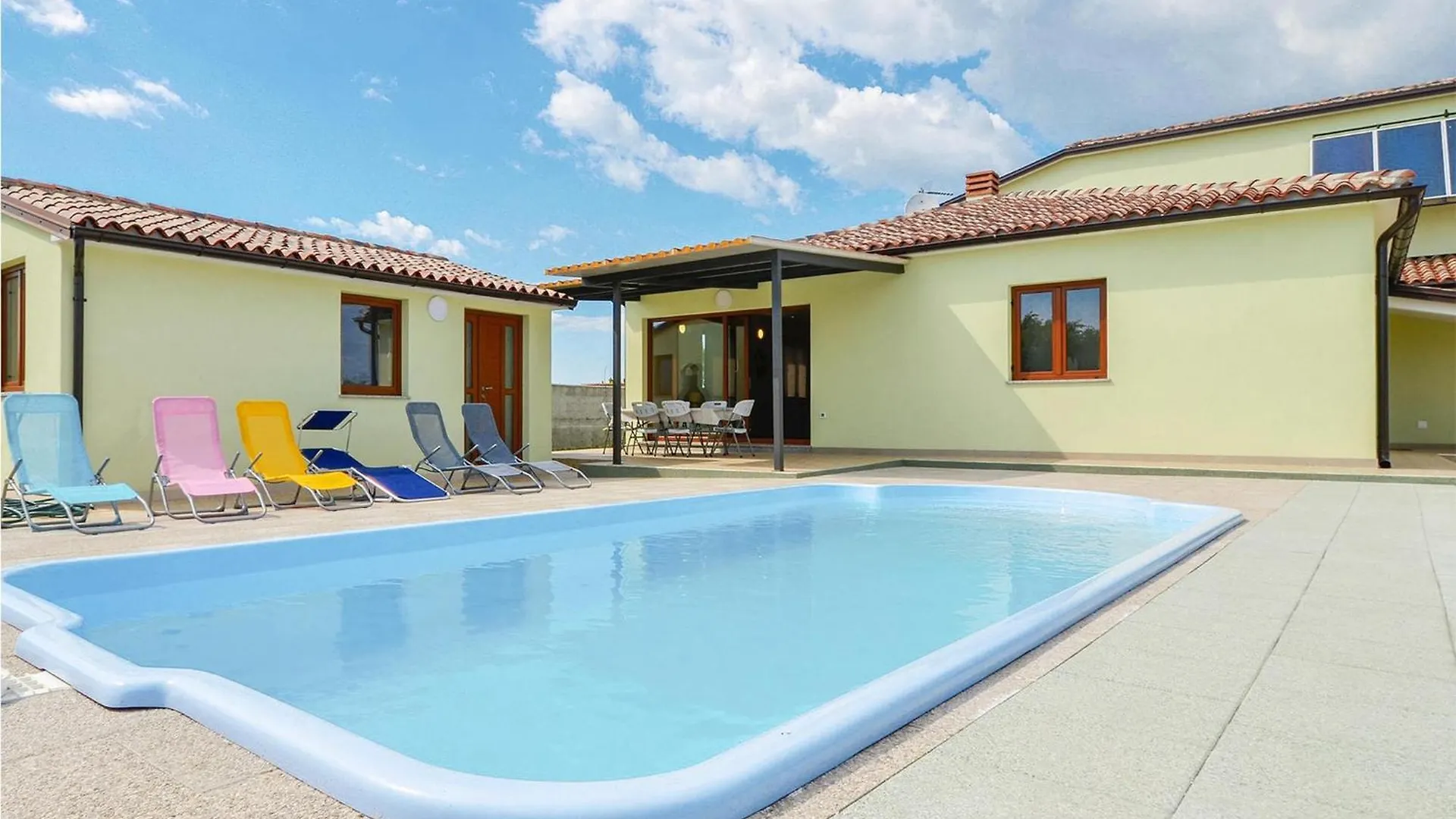 5 Bedroom Nice Home In Galizana Holiday home