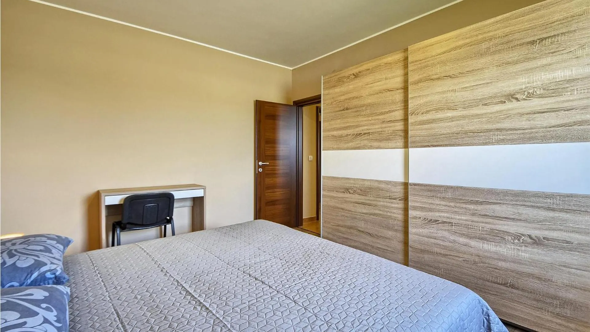 5 Bedroom Nice Home In Galizana Holiday home